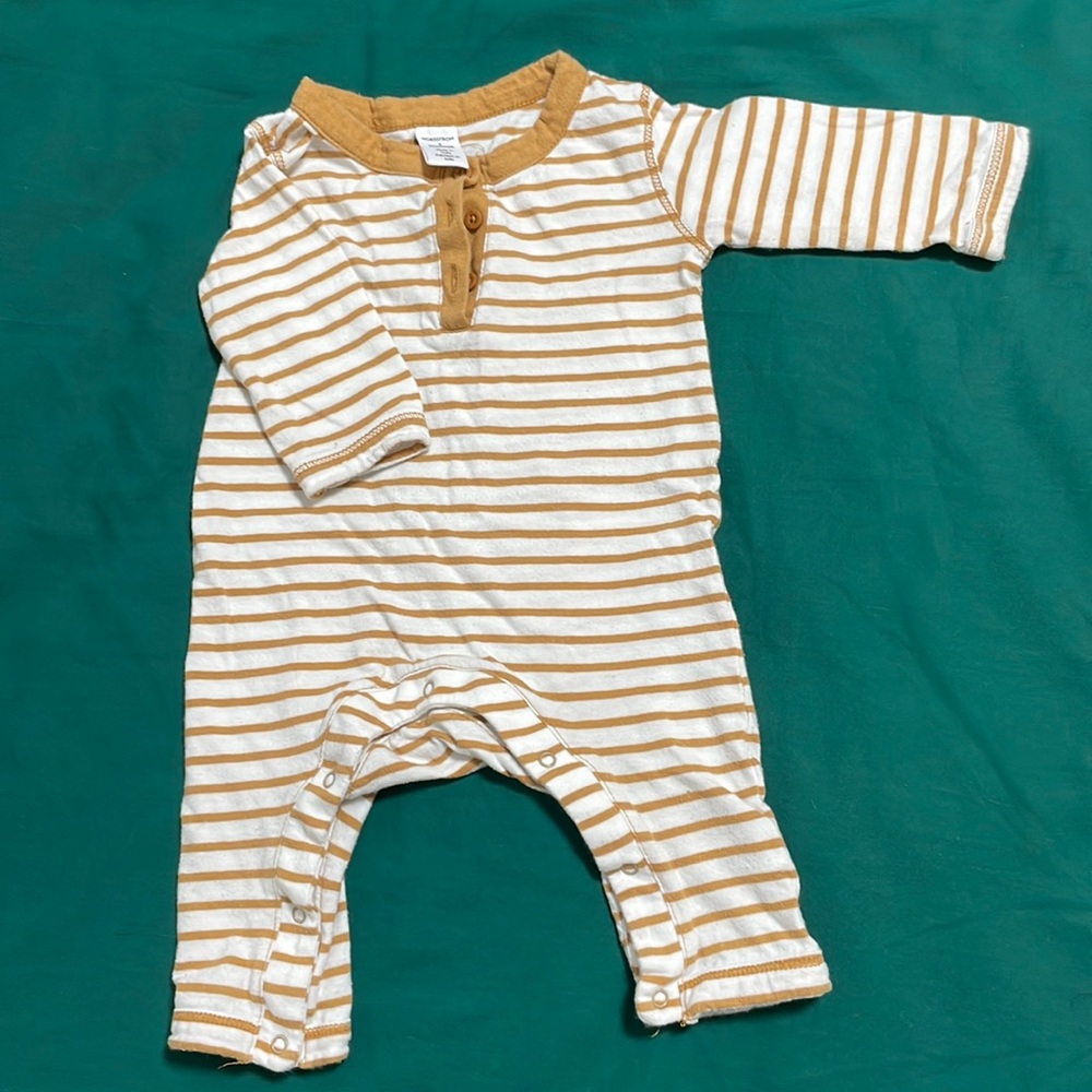 Bundle 4 for $20 Super soft cotton onesie.